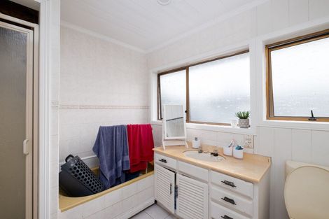 Photo of property in 16 Jade Avenue, Pakuranga Heights, Auckland, 2010