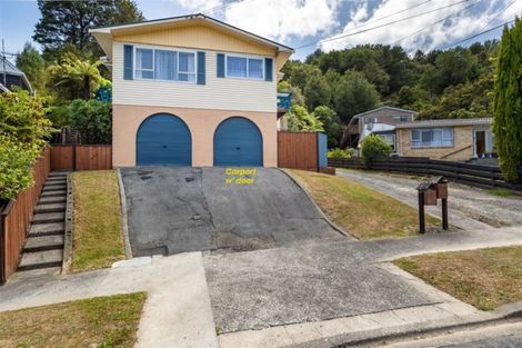 Photo of property in 9 Lowry Crescent, Stokes Valley, Lower Hutt, 5019