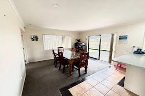 Photo of property in 37 Nicholas Gibbons Drive, Clendon Park, Auckland, 2103