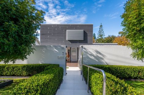 Photo of property in 33 Luplau Crescent, Cockle Bay, Auckland, 2014