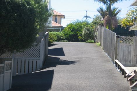 Photo of property in 3/12 Tobruk Crescent, Milford, Auckland, 0620