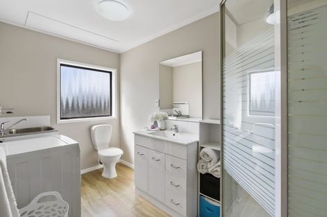 Photo of property in 8 Coubray Place, Botany Downs, Auckland, 2010