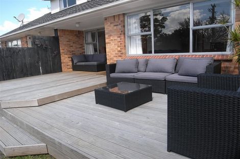 Photo of property in 2/5 Powell Street, Avondale, Auckland, 1026