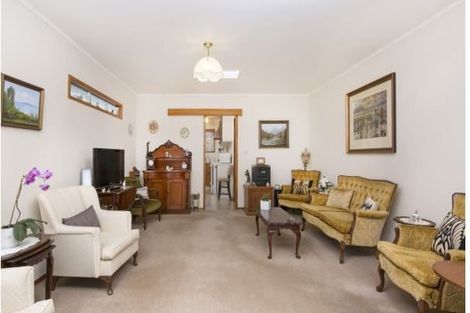 Photo of property in 2/3 Benygloe Place, Highland Park, Auckland, 2010