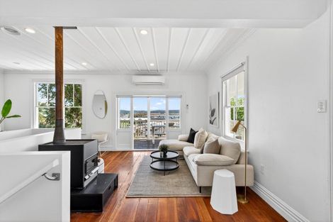 Photo of property in 1 Denholm Road, Hospital Hill, Napier, 4110