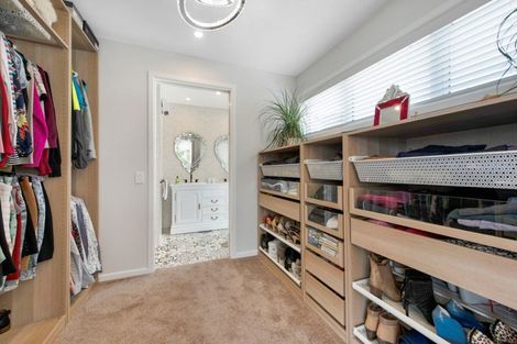 Photo of property in 27 Cromwell Point, Newlands, Wellington, 6037