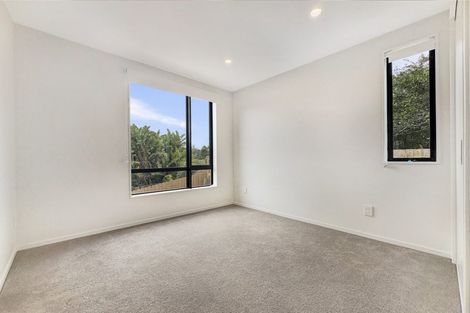 Photo of property in 19d Pavola Grove, Glenfield, Auckland, 0629