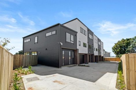 Photo of property in 3/22 Cherry Tree Place, Massey, Auckland, 0614