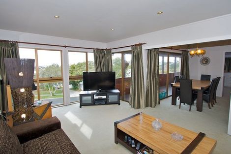 Photo of property in 65 Chelsea View Drive, Chatswood, Auckland, 0626