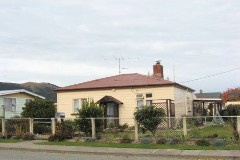 Photo of property in 71 Northumberland Street, Tapanui, 9522