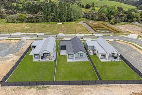 Photo of property in 64 Mataikokako Loop, Kawakawa Bay, 2585