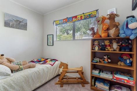 Photo of property in 30 Lastel Place, Shelly Park, Auckland, 2014