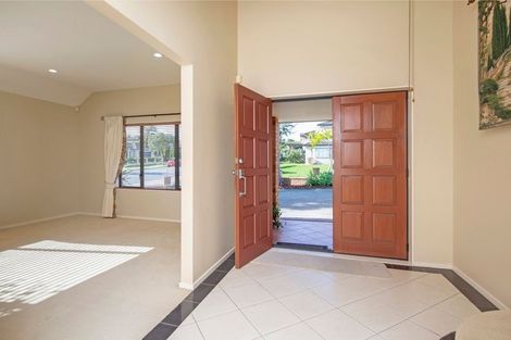 Photo of property in 1 Gilnockie Close, East Tamaki Heights, Auckland, 2016