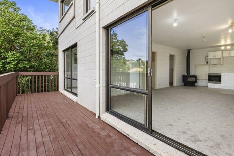 Photo of property in 2/90 Browns Bay Road, Rothesay Bay, Auckland, 0630