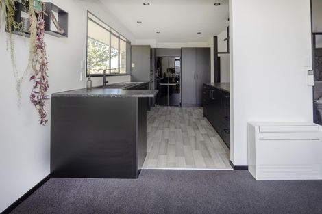 Photo of property in 124 Perth Street, Holmes Hill, Oamaru, 9401