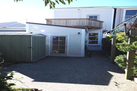 Photo of property in 16 Caroline Street, Mount Victoria, Wellington, 6011