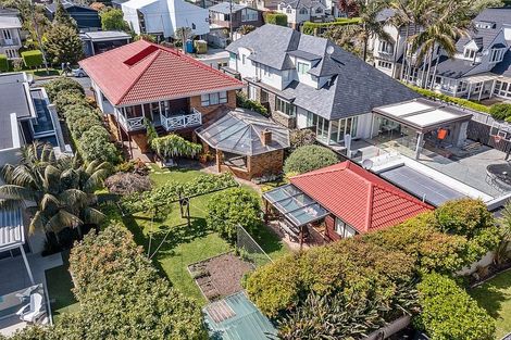 Photo of property in 16 Cecil Road, Milford, Auckland, 0620
