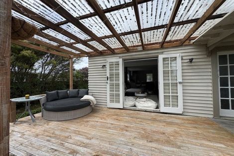 Photo of property in 98 Queens Road, Waikanae Beach, Waikanae, 5036