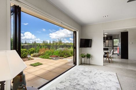 Photo of property in 2 Edgewater Grove, Orewa, 0931