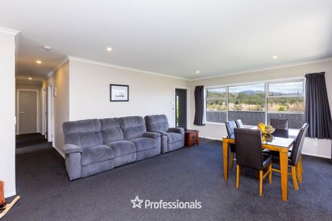 Photo of property in 88 Sunstone Crescent, Timberlea, Upper Hutt, 5018