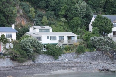 Photo of property in 409 Karaka Bay Road, Karaka Bays, Wellington, 6022