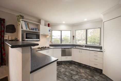 Photo of property in 2 Pascal Place, Flagstaff, Hamilton, 3210