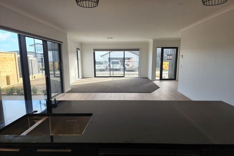 Photo of property in 4a Kaiaho Close, Aotea, Porirua, 5024