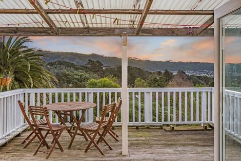 Photo of property in 34 Sievers Grove, Cannons Creek, Porirua, 5024