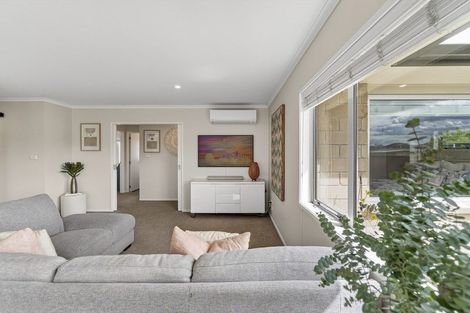 Photo of property in 14 Rochfort Crescent, Pyes Pa, Tauranga, 3112