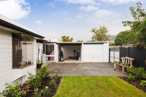 Photo of property in 11 Chilton Grove, Hokowhitu, Palmerston North, 4410