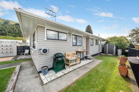 Photo of property in 6 Topeka Grove, Totara Park, Upper Hutt, 5018