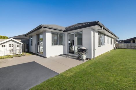 Photo of property in 16 Kanapa Close, Papamoa, 3118