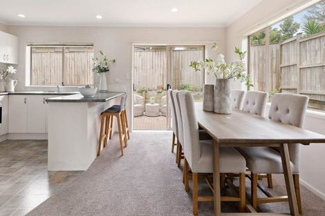 Photo of property in 10 Attymon Lane, East Tamaki, Auckland, 2016