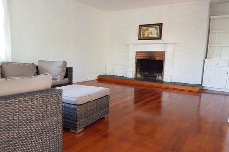 Photo of property in 51a Mellons Bay Road, Mellons Bay, Auckland, 2014