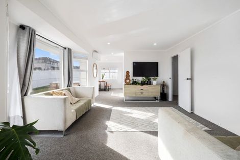 Photo of property in 1/3 Benygloe Place, Highland Park, Auckland, 2010