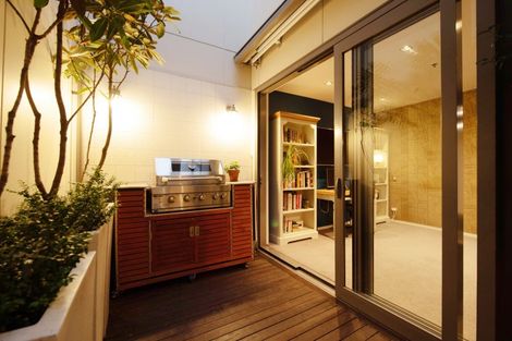 Photo of property in Patent 326 Apartments, 404s/326 Evans Bay Parade, Hataitai, Wellington, 6021