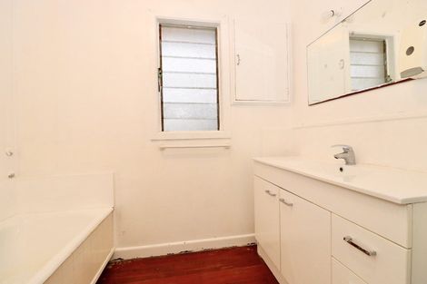 Photo of property in 17 Clevedon Road, Papakura, 2110