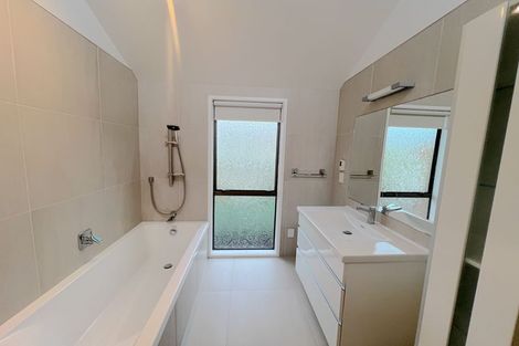 Photo of property in 1/55 Aberdeen Road, Castor Bay, Auckland, 0620