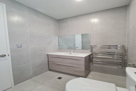 Photo of property in 2/532 Glenfield Road, Glenfield, Auckland, 0629