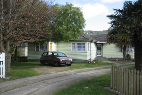 Photo of property in 4 Wood Street, Wainuiomata, Lower Hutt, 5014