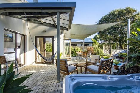 Photo of property in 1043b Papamoa Beach Road, Papamoa Beach, Papamoa, 3118