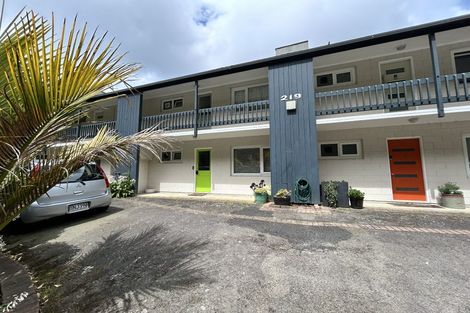 Photo of property in 2/219 Grant Road, Thorndon, Wellington, 6011