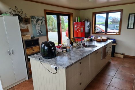 Photo of property in 72 Hotham Street, Murchison, 7007