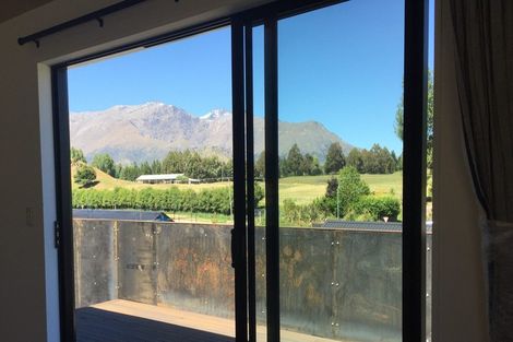 Photo of property in 2 Patton Place, Arrowtown, 9302