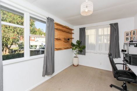 Photo of property in 12 Marton Place, Marfell, New Plymouth, 4310