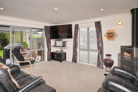 Photo of property in 16 Franklin Drive, Rangiora, 7400