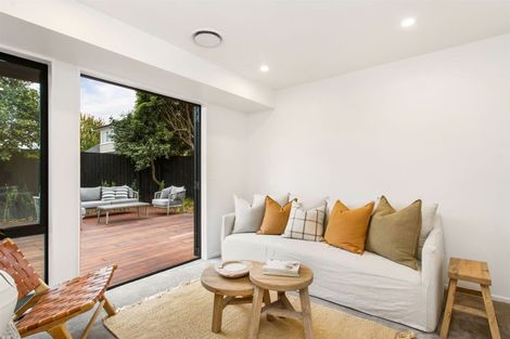 Photo of property in 35 Tui Street, Fendalton, Christchurch, 8041