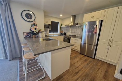 Photo of property in 6 Cosgrove Rise, Riverstone Terraces, Upper Hutt, 5018