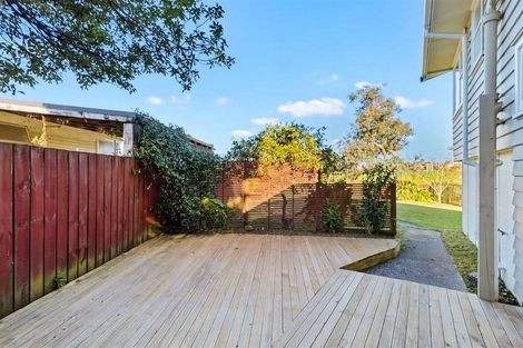 Photo of property in 32 Kirrie Avenue, Te Atatu South, Auckland, 0610