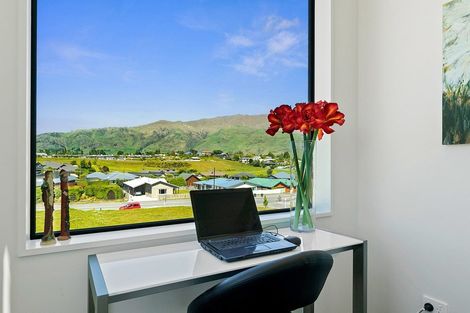 Photo of property in 14 Tuke Lane, Wanaka, 9305